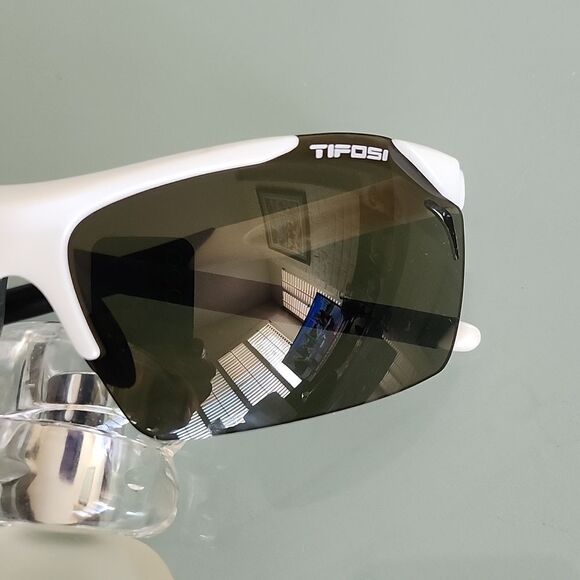 Tifosi Optics Sunglasses - Picture 2 of 5